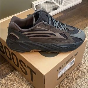 COPY - Yeezy boost 700 V2  by adidas